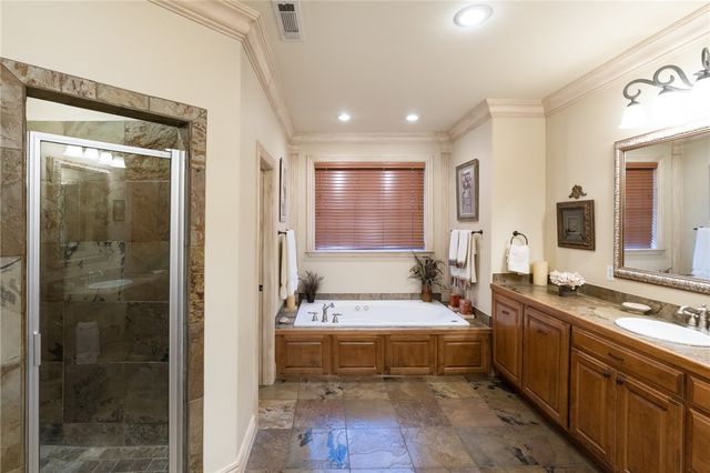 2468 N Covington Park Boulevard, Fayetteville, AR 72703