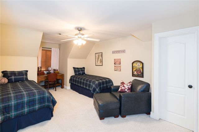 2468 N Covington Park Boulevard, Fayetteville, AR 72703