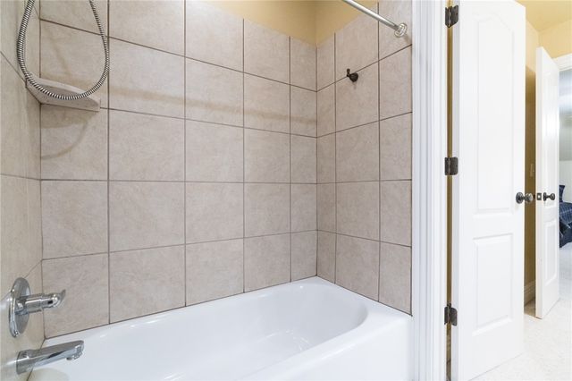 2468 N Covington Park Boulevard, Fayetteville, AR 72703