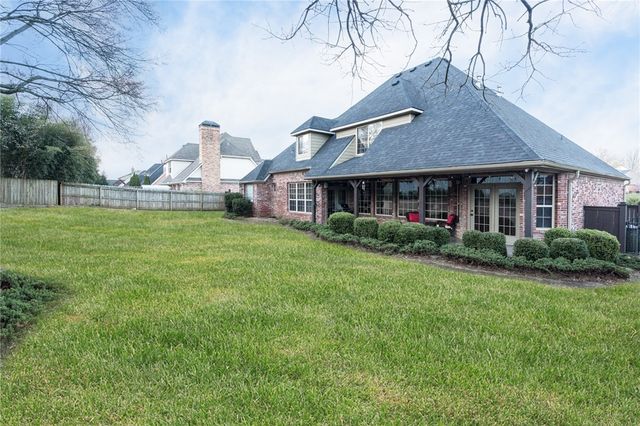 2468 N Covington Park Boulevard, Fayetteville, AR 72703