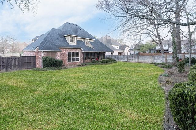 2468 N Covington Park Boulevard, Fayetteville, AR 72703