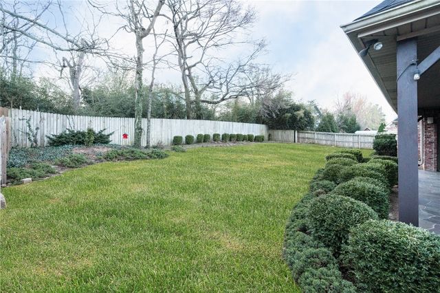 2468 N Covington Park Boulevard, Fayetteville, AR 72703