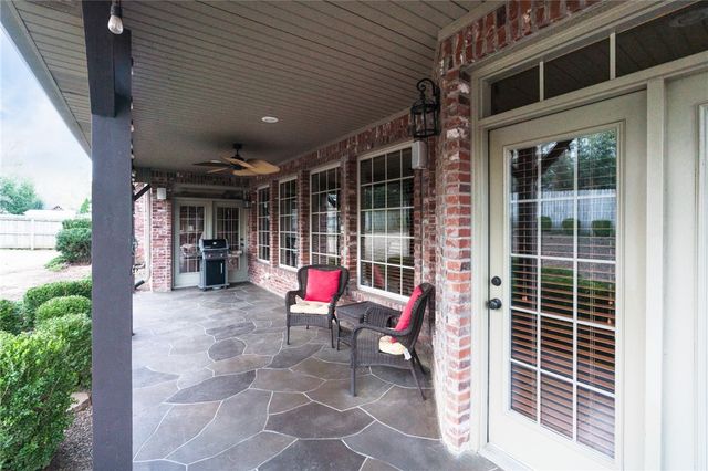 2468 N Covington Park Boulevard, Fayetteville, AR 72703