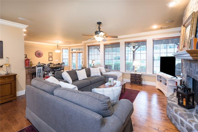 2468 N Covington Park Boulevard, Fayetteville, AR 72703