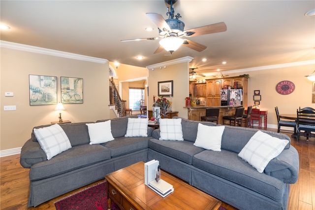 2468 N Covington Park Boulevard, Fayetteville, AR 72703