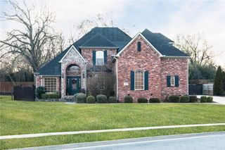 2468 N Covington Park Boulevard, Fayetteville, AR 72703