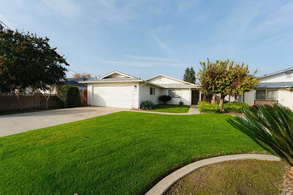 4438 W Feemster Avenue, Visalia, CA 93277