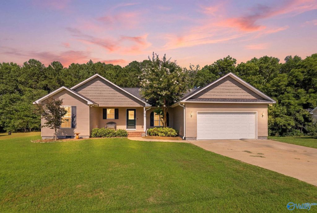 424 Granite Circle, Albertville, AL 35950