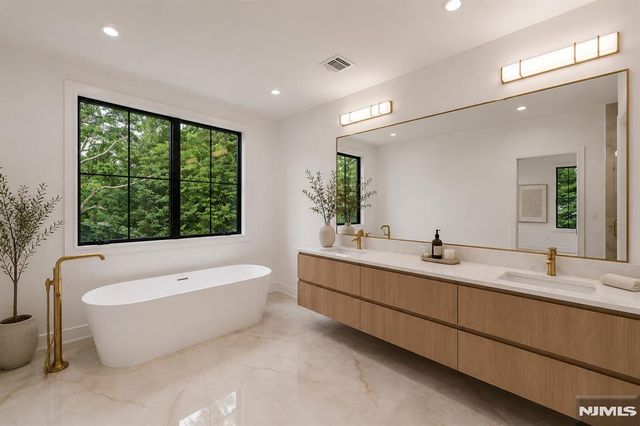 1 Feldman Court, Paramus, NJ 07652