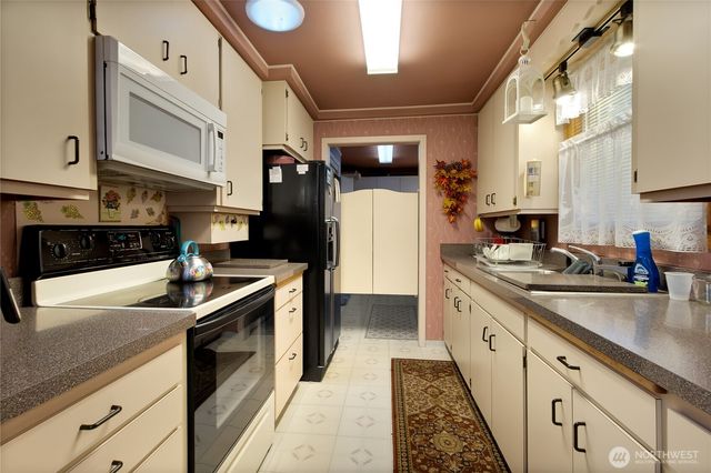 426 160th Street S, Spanaway, WA 98387