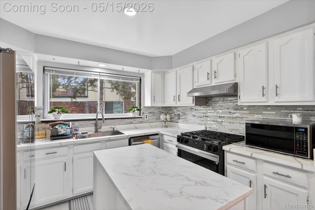 17906 Cider Mill Street, Macomb Township, MI 48044