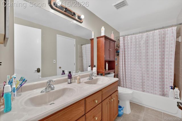 17906 Cider Mill Street, Macomb Township, MI 48044
