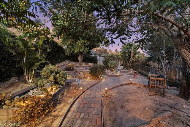 10772 Las Lunitas, Tujunga, CA 91042