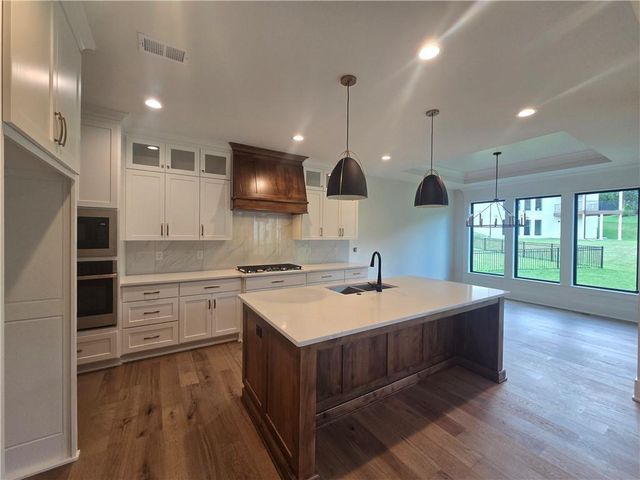2750 SW Heartland Road, Lee's Summit, MO 64082