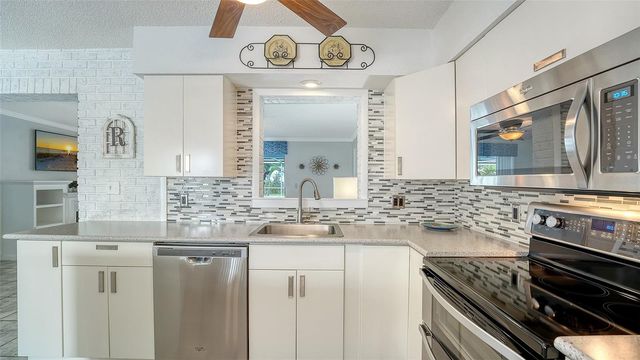 1003 21ST AVENUE W, Palmetto, FL 34221