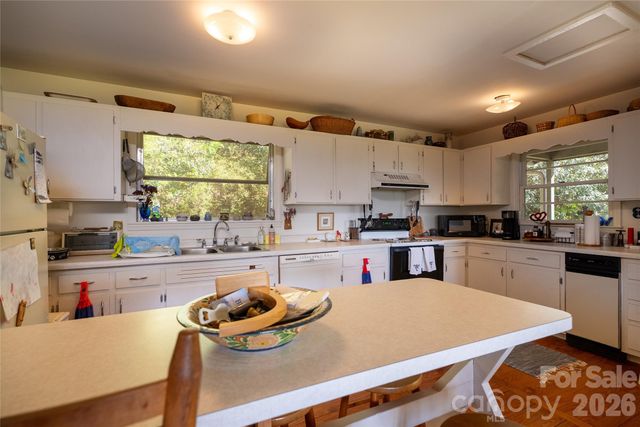 1412 N Bearwallow Road, Fletcher, NC 28732
