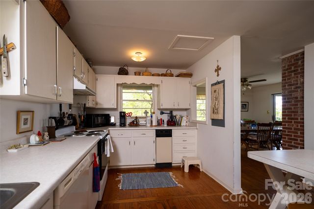 1412 N Bearwallow Road, Fletcher, NC 28732