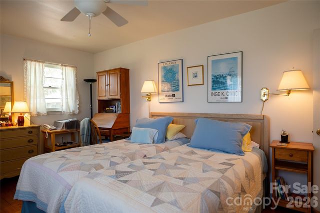 1412 N Bearwallow Road, Fletcher, NC 28732