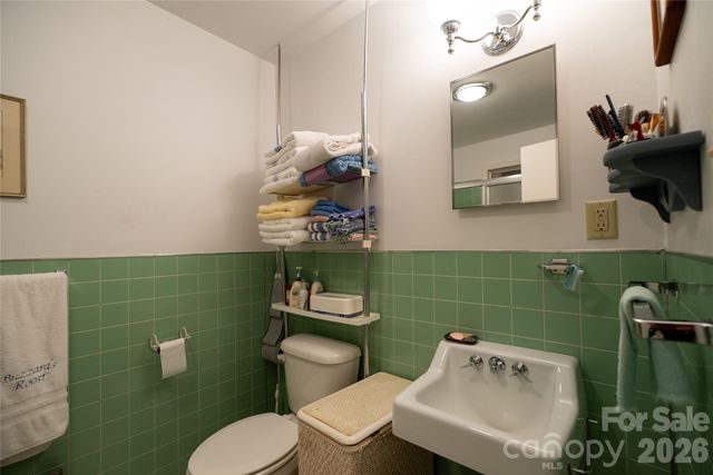 1412 N Bearwallow Road, Fletcher, NC 28732