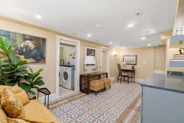 63 Crabtree Rd, Quincy, MA 02171