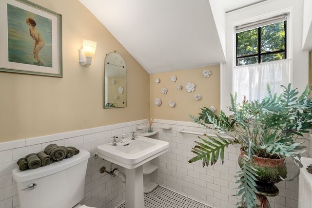 63 Crabtree Rd, Quincy, MA 02171