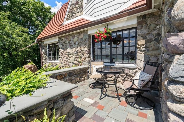 63 Crabtree Rd, Quincy, MA 02171