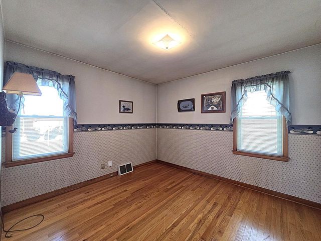 7330 W Potomac AVENUE, Milwaukee, WI 53216