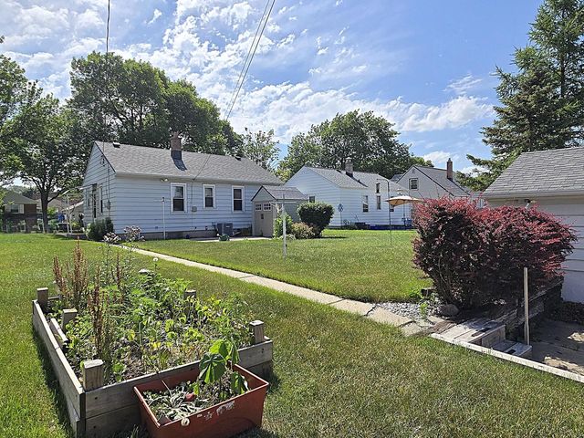 7330 W Potomac AVENUE, Milwaukee, WI 53216