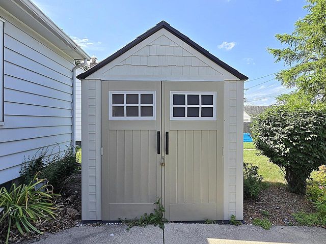 7330 W Potomac AVENUE, Milwaukee, WI 53216