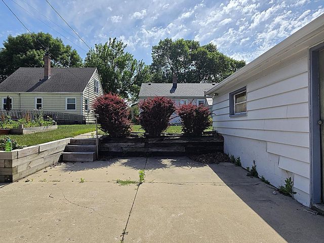 7330 W Potomac AVENUE, Milwaukee, WI 53216