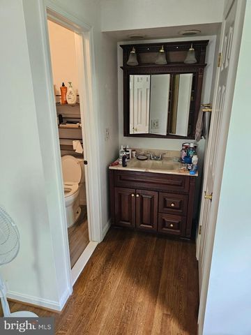 3059 FOX MILL RD, Oakton, VA 22124