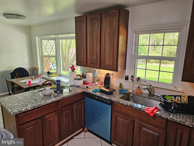 3059 FOX MILL RD, Oakton, VA 22124