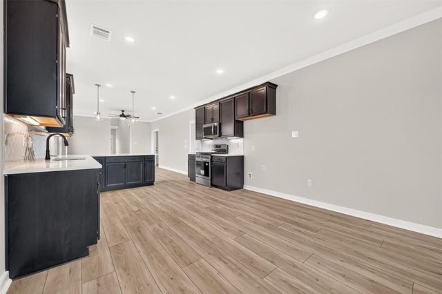 21127 Autumn Heights, Bonney, TX 77583