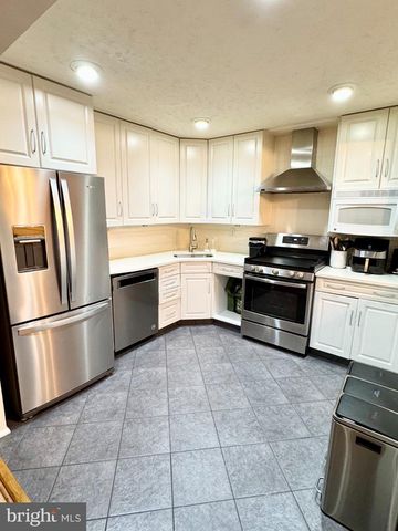 48 CHAMBERLIN CT, Lawrence Township, NJ 08648