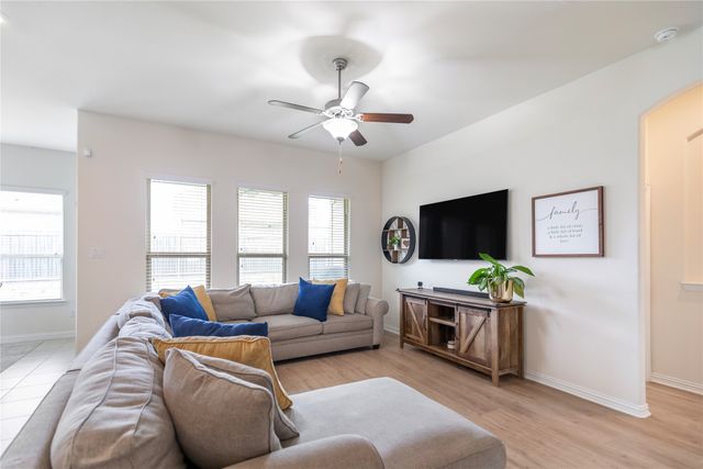 816 Skytop Drive, Fort Worth, TX 76052