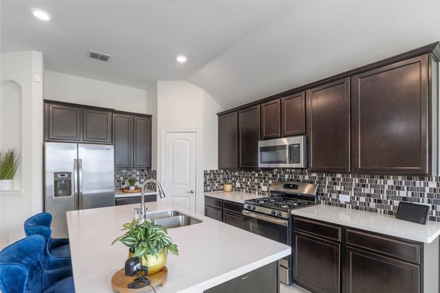 816 Skytop Drive, Fort Worth, TX 76052