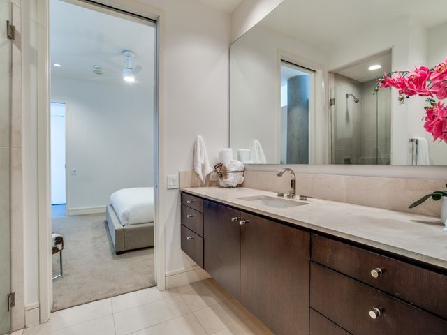 2408 Victory Park Lane 737, Dallas, TX 75219