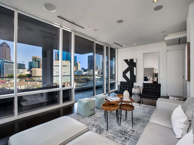 2408 Victory Park Lane 737, Dallas, TX 75219