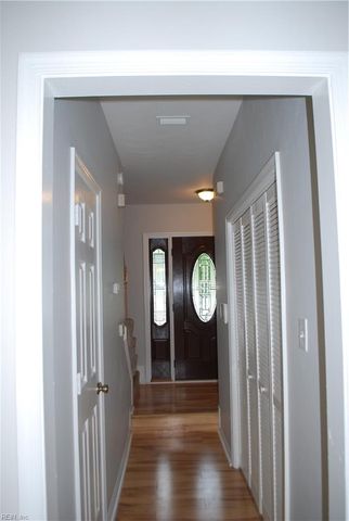 513 Creekwood DR, Chesapeake, VA 23323