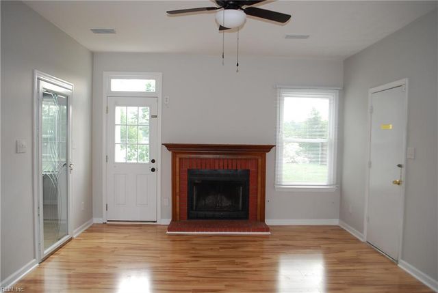 513 Creekwood DR, Chesapeake, VA 23323