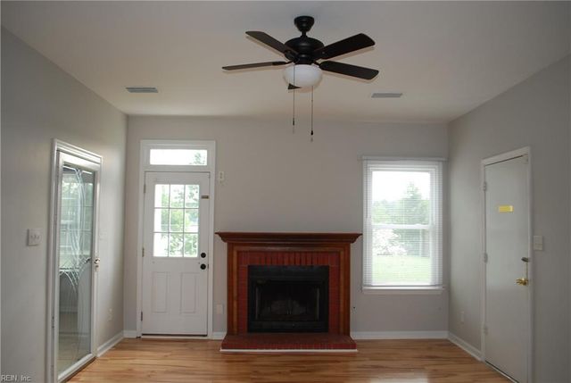 513 Creekwood DR, Chesapeake, VA 23323