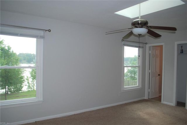 513 Creekwood DR, Chesapeake, VA 23323