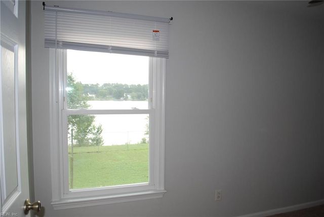 513 Creekwood DR, Chesapeake, VA 23323