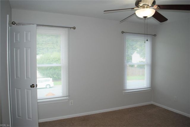 513 Creekwood DR, Chesapeake, VA 23323