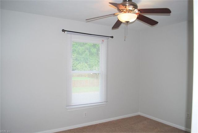 513 Creekwood DR, Chesapeake, VA 23323