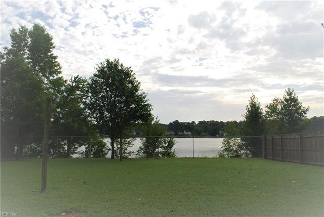 513 Creekwood DR, Chesapeake, VA 23323