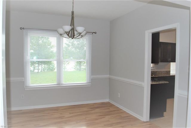 513 Creekwood DR, Chesapeake, VA 23323