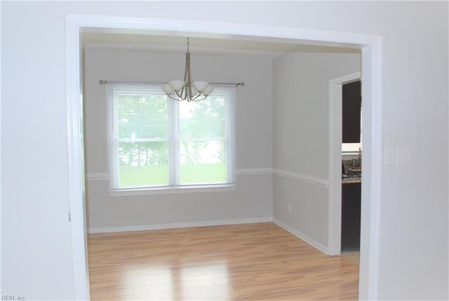 513 Creekwood DR, Chesapeake, VA 23323