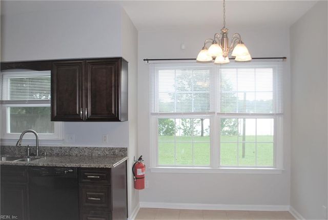 513 Creekwood DR, Chesapeake, VA 23323