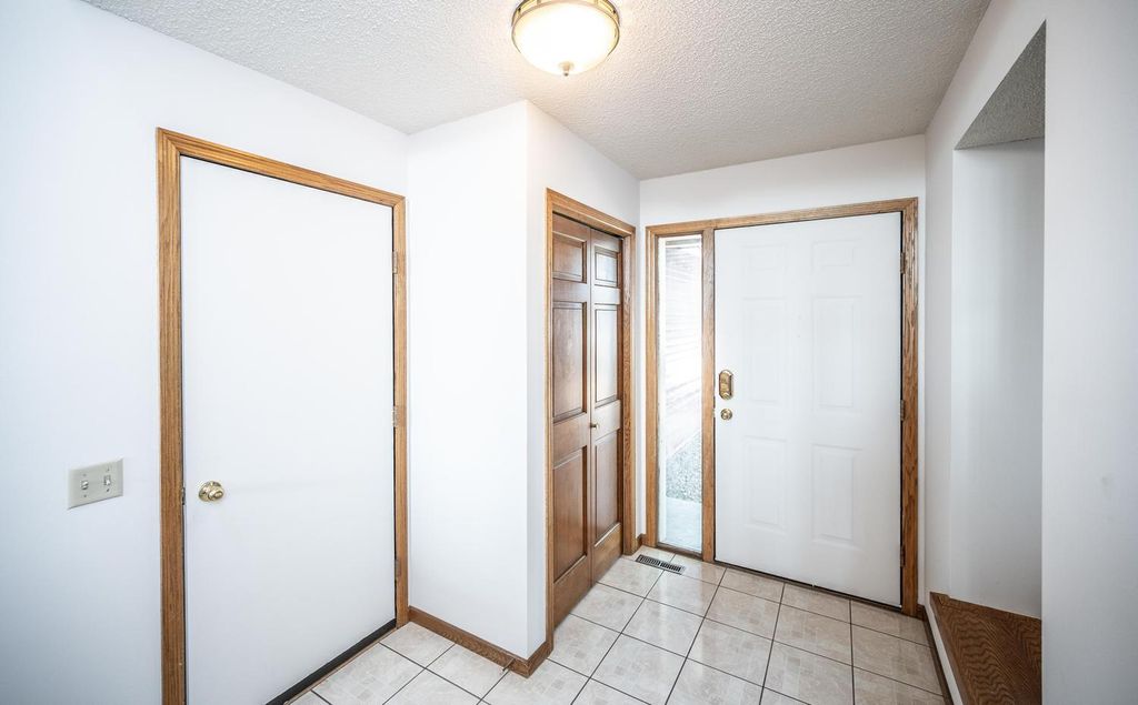 1500 Lakeview Curve, Eagan, MN 55122 — photo 4